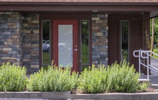The front entrance to Pinecrest Veterinary Clinic